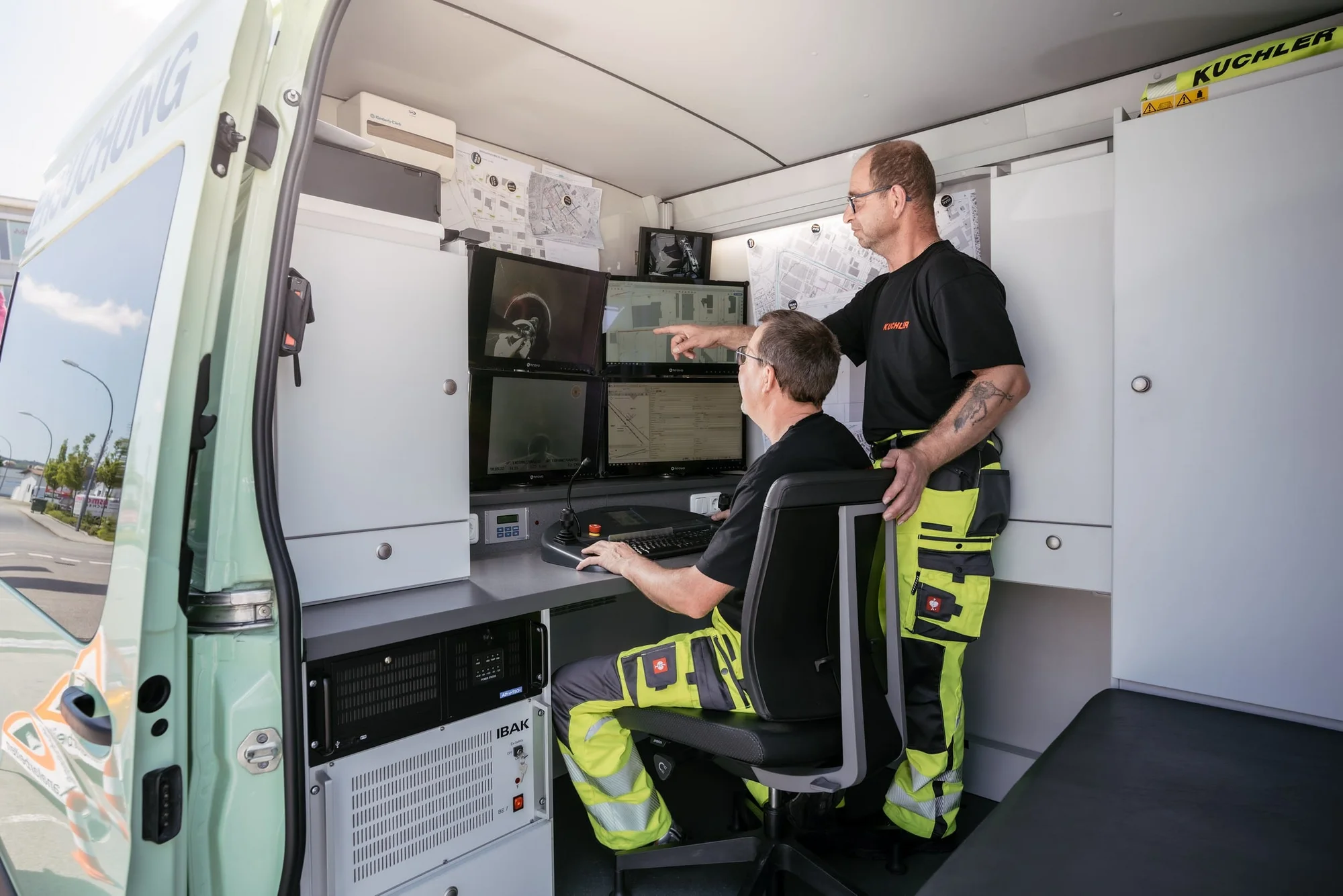 Kanalreinigung in Oberpöring mit Spülfahrzeug
